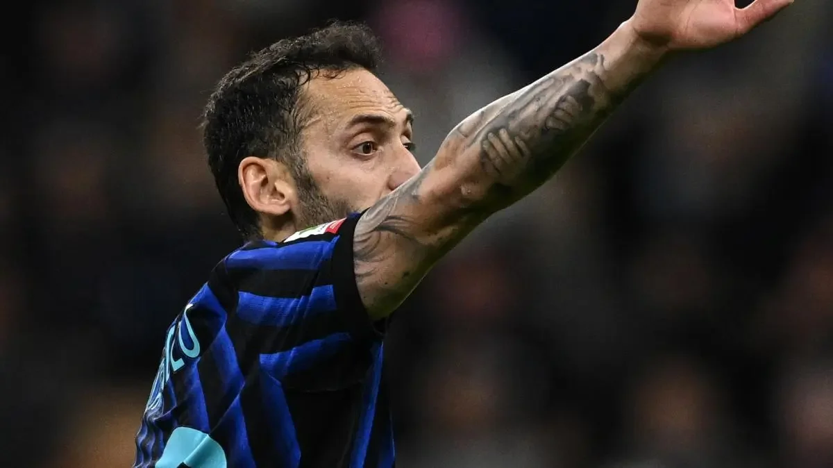 Calhanoglu to Stay at Inter, No Renewal Talks Yet
