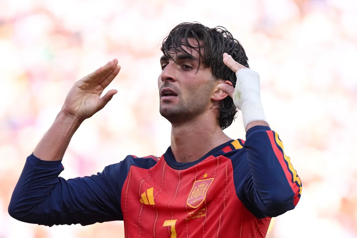 PSG Intensifies Pursuit of Ferran Torres Amid Barcelona's Contract Hopes