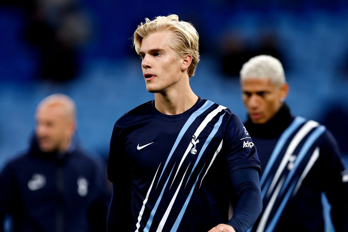 De Zerbi Advocates for Bergvall's Future at Tottenham Amid Transfer Speculations