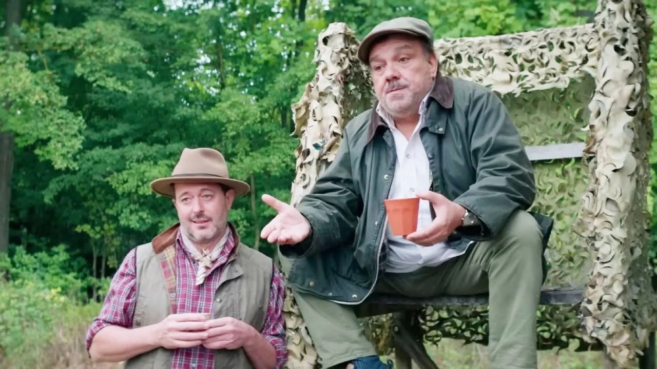 Chasse gardée with Didier Bourdon: Is the 2 million ticket comedy inspired by one of the most famous sketches of Les Inconnus, Les Chasseurs?