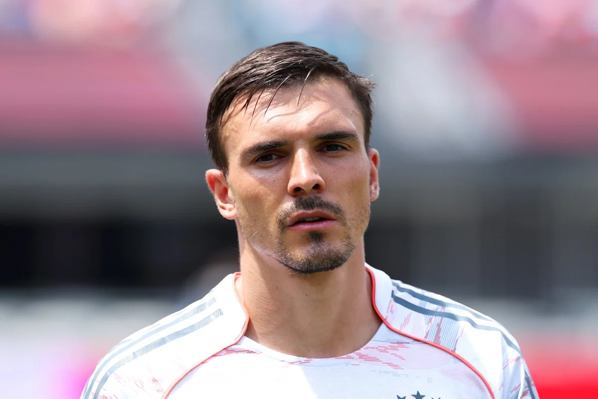 Bayern and Aston Villa Continue Negotiations for Palhinha